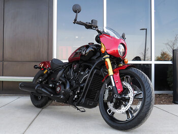 2026 Suzuki Hayabusa Candy Daring Red / Glass Sparkle Black (AV4)
