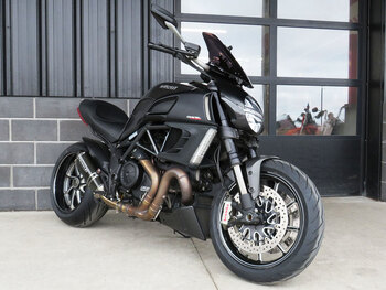 2023 Ducati Diavel 4 Thrilling Black