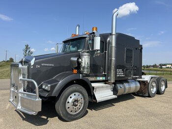 2015 Kenworth T800 Tridrive Truck Tractor