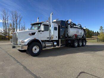 2014 Kenworth T800 Tridrive Combo Vac