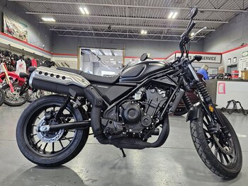 2025 Honda SCL500 Standard Accessories Included