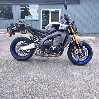 2023 YAMAHA MT 09 AKROPOVIC EXHAUST, COMFORT SEAT