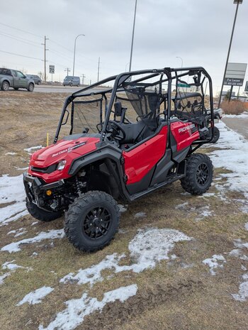 2025 Honda Pioneer 700 2P DLX