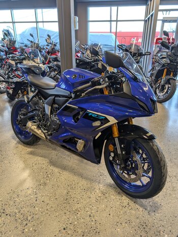 2025 Yamaha YZF R7 Matte Raven Black