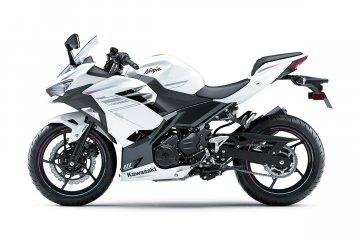 2023 Kawasaki NINJA 400 PEARL BLIZZARD WHITE / METALLIC CARBON