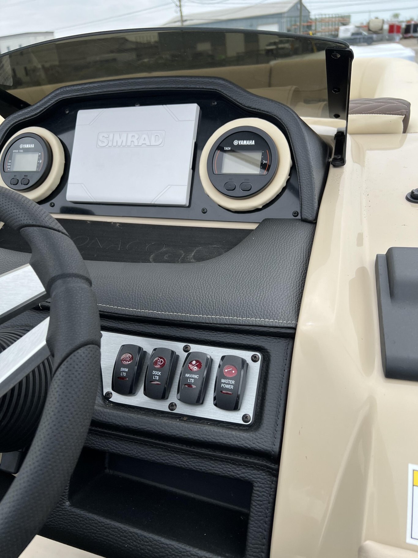 2022 GODFREY MONACO MC235RL. BAISSE DE PRIX !!! YAMAHA 250HP !! TOUR ÉLECTRIQUE AVEC ÉCLAIRAGE LED, LUMIÈRES SOUS-MARINES ET PLUS !!! 97750$ TOUT COMPRIS PLUS TAXES ET PERMIS !! FINANCEMENT POUR $236 PAR SEMAINE AVEC AUCUNE MISE DE FOND.