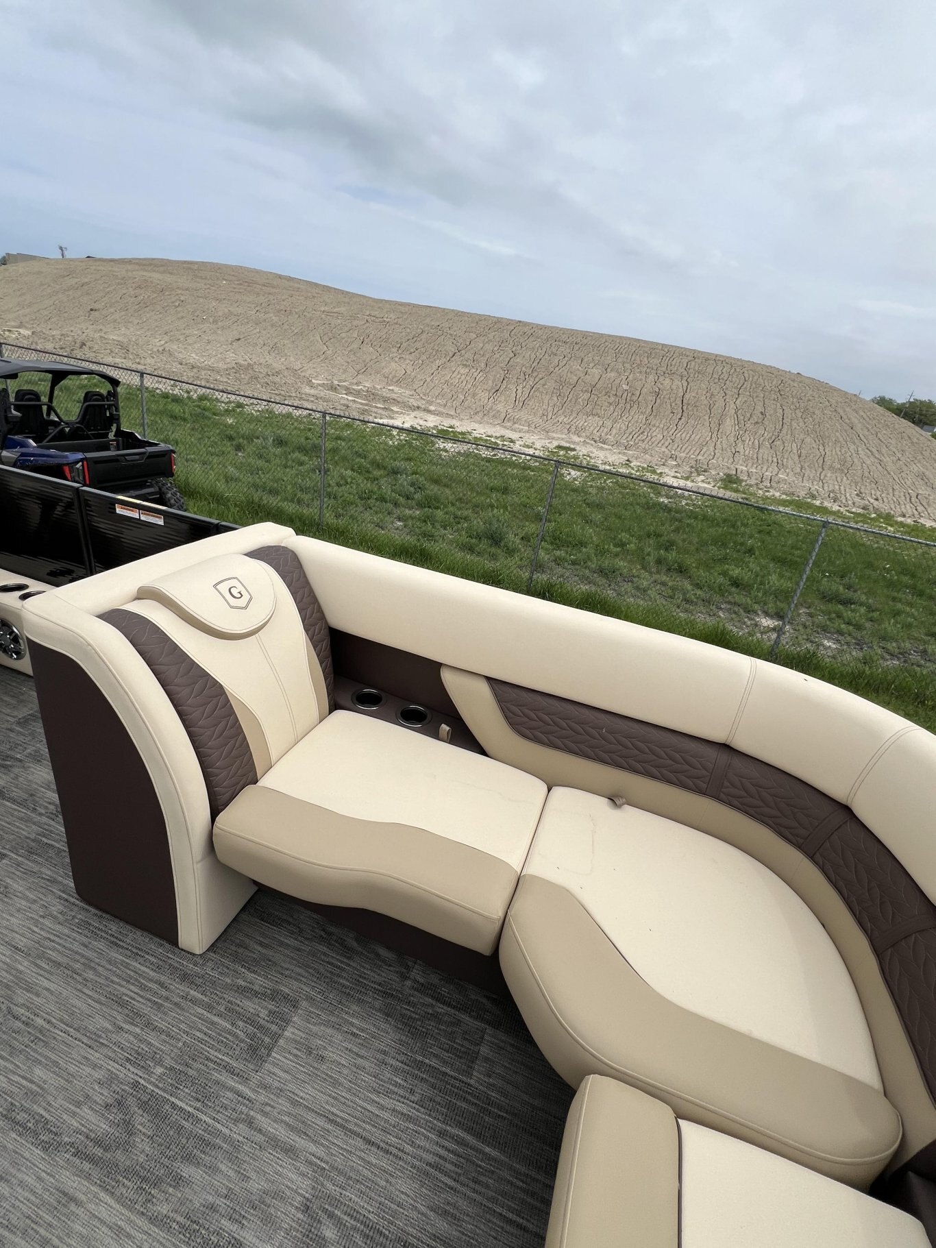 2022 GODFREY MONACO MC235RL. BAISSE DE PRIX !!! YAMAHA 250HP !! TOUR ÉLECTRIQUE AVEC ÉCLAIRAGE LED, LUMIÈRES SOUS-MARINES ET PLUS !!! 97750$ TOUT COMPRIS PLUS TAXES ET PERMIS !! FINANCEMENT POUR $236 PAR SEMAINE AVEC AUCUNE MISE DE FOND.