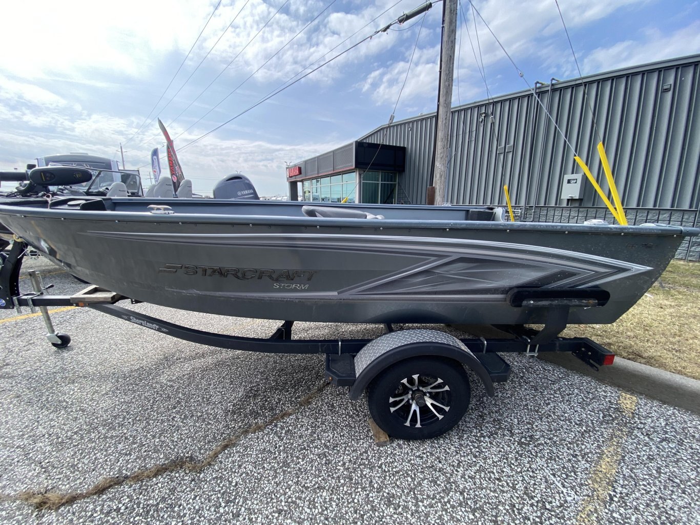 2023 NOUVEAU STARCRAFT STORM T 166 PRO VIVIER, CALE, FEUX DE NAVIGATION, TONNES DE STOCKAGE ET MINN KOTA POWERDRIVE AVEC I PILOT INCLUS ! PRIX TOTAL $28995 PLUS TAXES ET LICENCE !