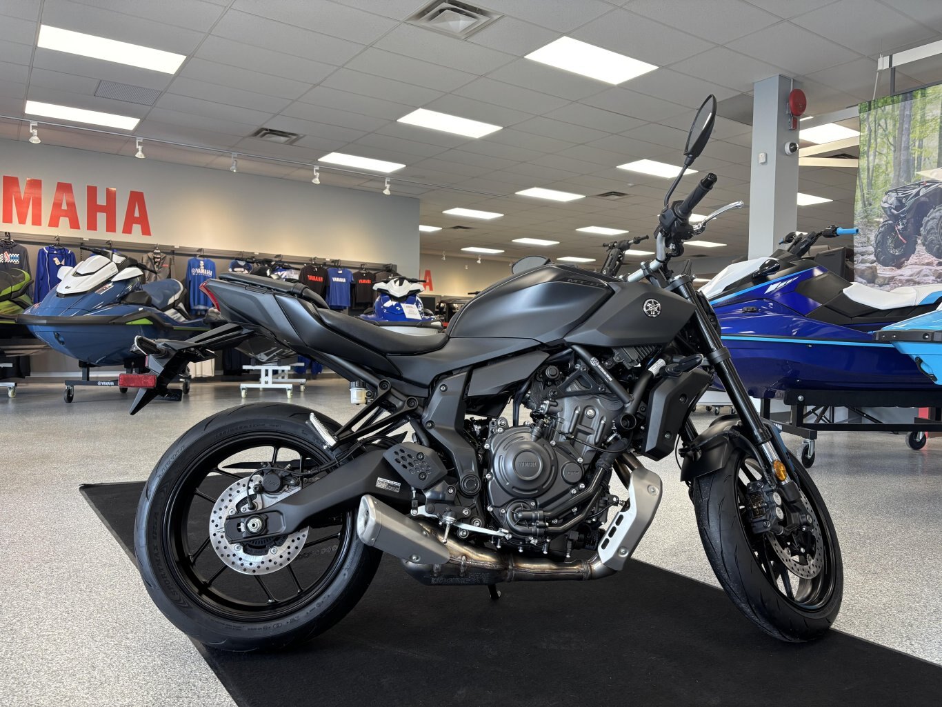 NOUVEAU 2025 YAMAHA MT 07 . CHOISISSEZ UNE REMISE EN ESPÈCES DE 750 $ OU UN FINANCEMENT À PARTIR DE 1,99 % ! PRIX PLUS TAXES ET LICENCES