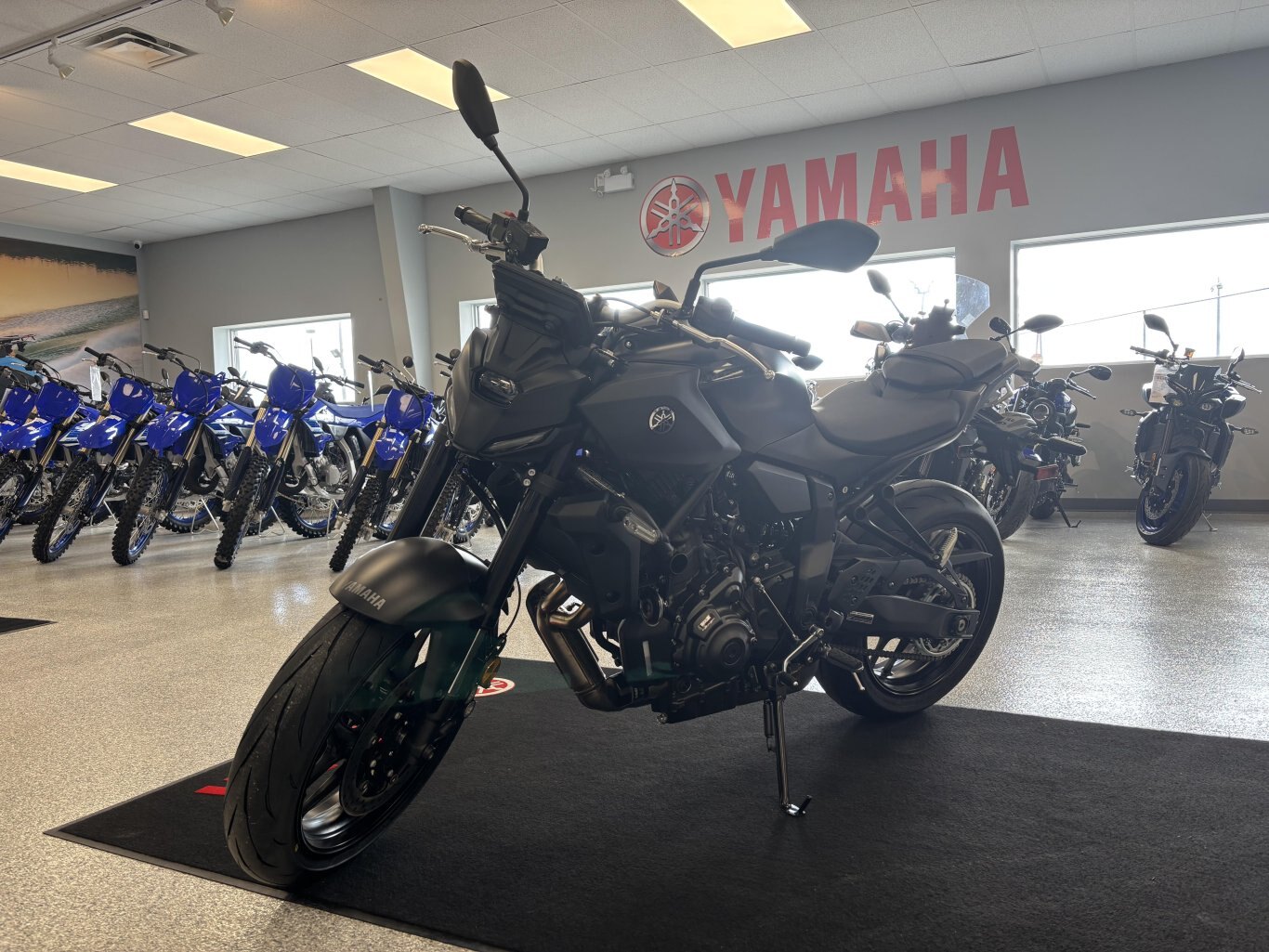 NOUVEAU 2025 YAMAHA MT 07 . CHOISISSEZ UNE REMISE EN ESPÈCES DE 750 $ OU UN FINANCEMENT À PARTIR DE 1,99 % ! PRIX PLUS TAXES ET LICENCES