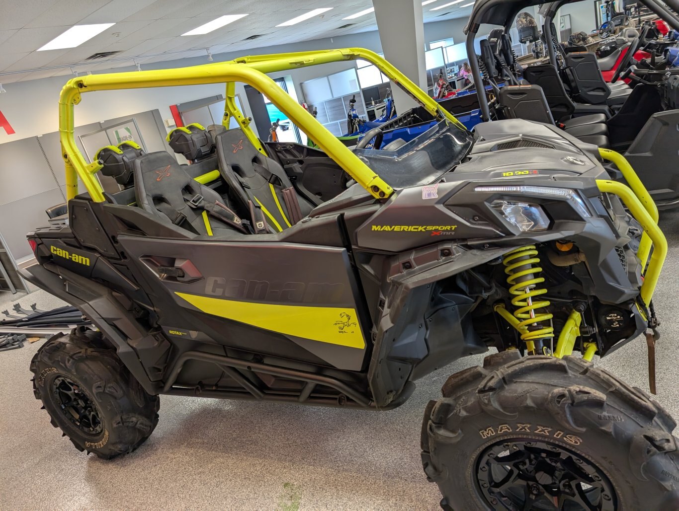 2021 CAN AM MAVERICK SPORT XMR 1000R. LOADS OF POWER! WINCH ROCK GUARDS TINTED HALF WINDSHIELD 3604KMS
