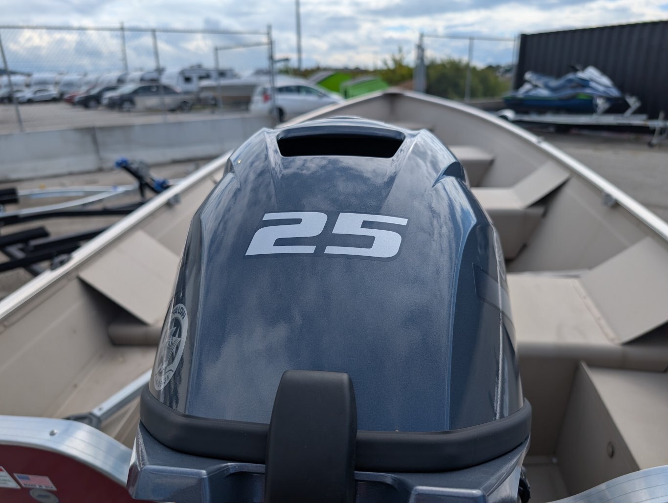 2025 YAMAHA 25HP AVEC DÉMARRAGE ÉLECTRIQUE, POWER TILT, ET TROLL CONTROL, GRAND RIVER 17GR FREEDOM DEEP V ALUMINUM, GALVANIZED LOAD RITE TRAILER $14995 FOR PACKAGE !