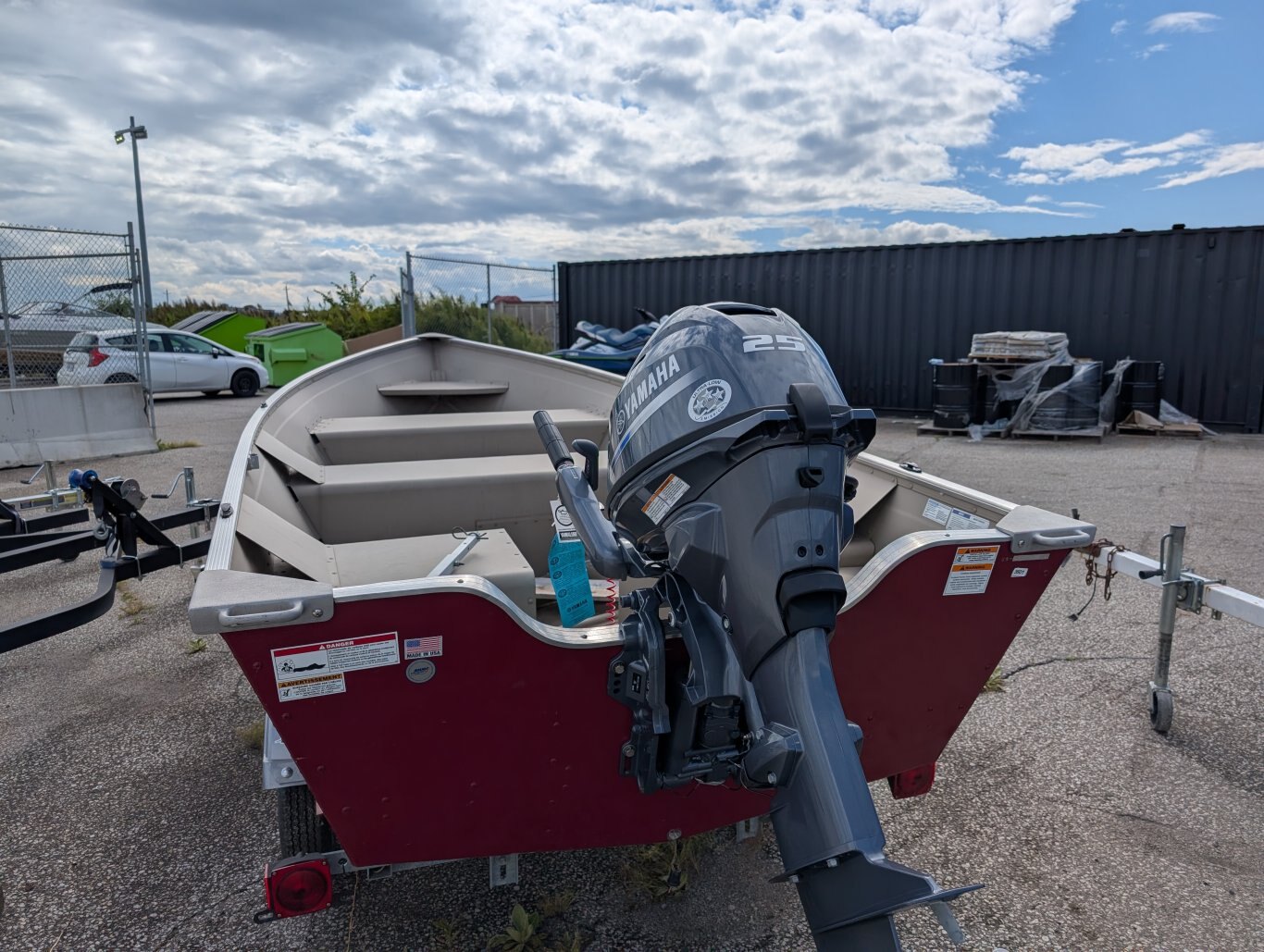 2025 YAMAHA 25HP AVEC DÉMARRAGE ÉLECTRIQUE, POWER TILT, ET TROLL CONTROL, GRAND RIVER 17GR FREEDOM DEEP V ALUMINUM, GALVANIZED LOAD RITE TRAILER $14995 FOR PACKAGE !
