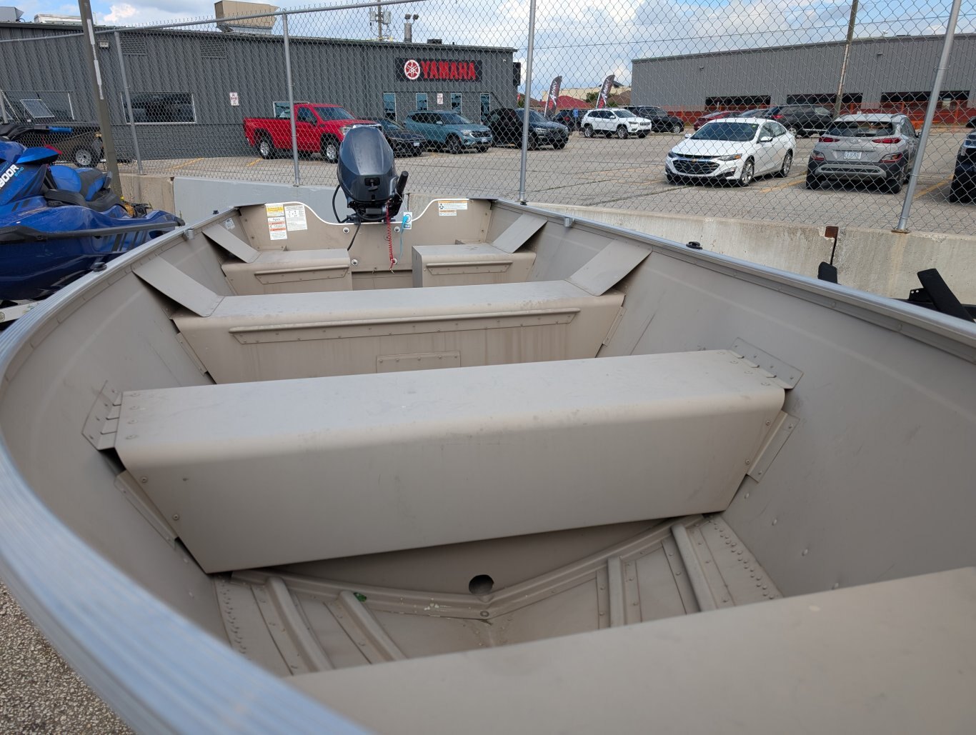 2025 YAMAHA 25HP AVEC DÉMARRAGE ÉLECTRIQUE, POWER TILT, ET TROLL CONTROL, GRAND RIVER 17GR FREEDOM DEEP V ALUMINUM, GALVANIZED LOAD RITE TRAILER $14995 FOR PACKAGE !