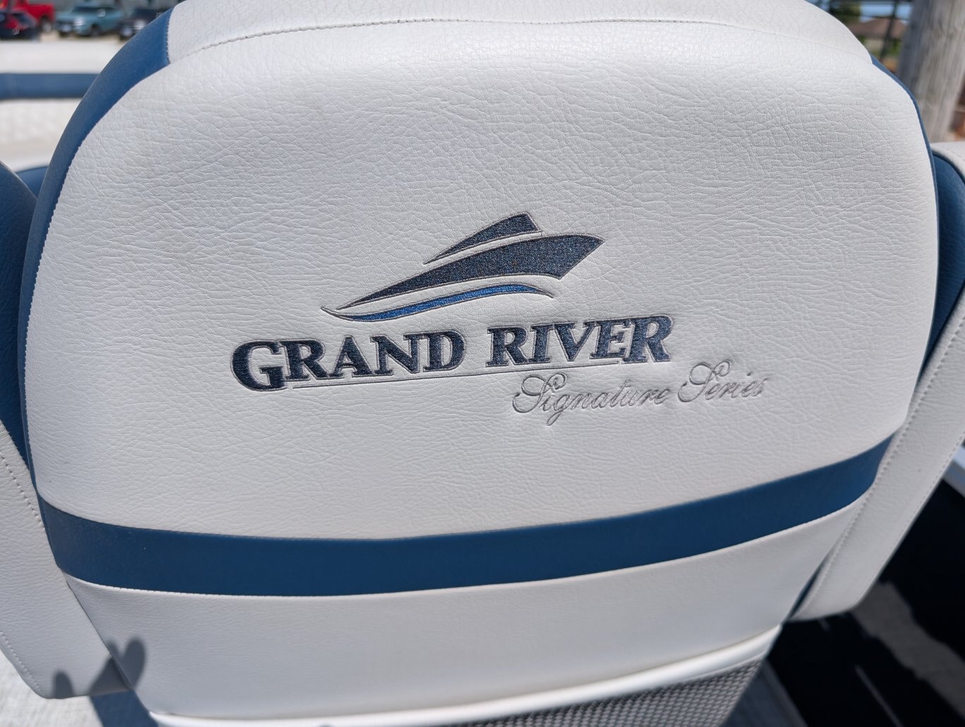 FRESH TRADE ! 2023 GRAND RIVER 22GRS MOTORISÉ PAR YAMAHA 70HP 4 STROKE DOUCEMENT UTILISÉ ! REMORQUE TANDEM INCLUSE !! FINANCEMENT POUR AUSSI PEU QUE 87 $ PAR SEMAINE AVEC AUCUN ACOMPTE !!