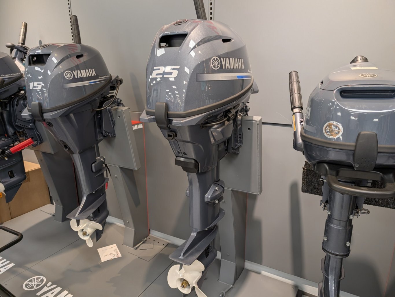 NEW YAMAHA F25, 20 INCH SHAFT, ELECTRIC START.