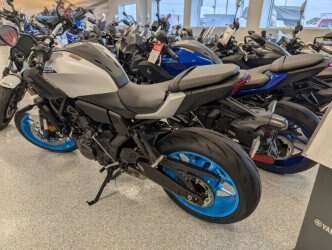 NOUVEAU 2025 YAMAHA MT 07. UNITÉS BLEUES ET NOIRES AUSSI DISPONIBLES. CHOISISSEZ ENTRE UNE REMISE EN ESPÈCES DE 750 $ OU UN FINANCEMENT À PARTIR DE 1,99 % ! LE TRANSPORT ET LE PDI SONT INCLUS DANS LE PRIX. TAXES ET LICENCES EN SUS.