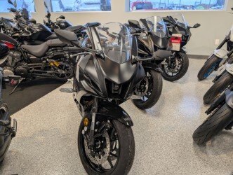 NOUVEAU 2025 YAMAHA YZF R7. CHOISISSEZ ENTRE UNE REMISE EN ESPÈCES DE 500 $ OU UN FINANCEMENT À PARTIR DE 1,99 % ! TRANSPORT ET PDI INCLUS DANS LE PRIX. TAXES ET LICENCES EN SUS.