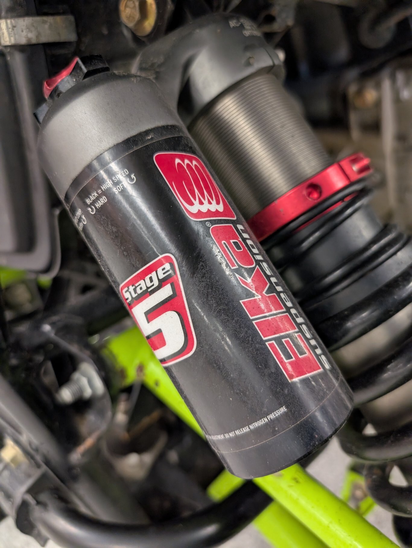 2018 ARCTIC CAT WILDCAT 700 SPORT LIMITED. CHARGÉ ! SEULEMENT 1100 KMS ! TREUIL, PARE-BUFFLE AVANT, BARRES DE LUMIÈRE LED AVANT ET ARRIÈRE, PARE-BRISE AVANT ET ARRIÈRE. LUMIÈRES INTÉRIEURES. ARCEAU DE SÉCURITÉ À DOUBLE SUPPORT AVEC TOIT. sIÈGES DE COURSE AVEC HARNAIS 4 POINTS. SUSPENSION ELKA. MACHINE TRÈS PROPRE ET LARGEUR DE VOIE DE 50 POUR DESCENDRE LA PLUPART DES SENTIERS SERRÉS !