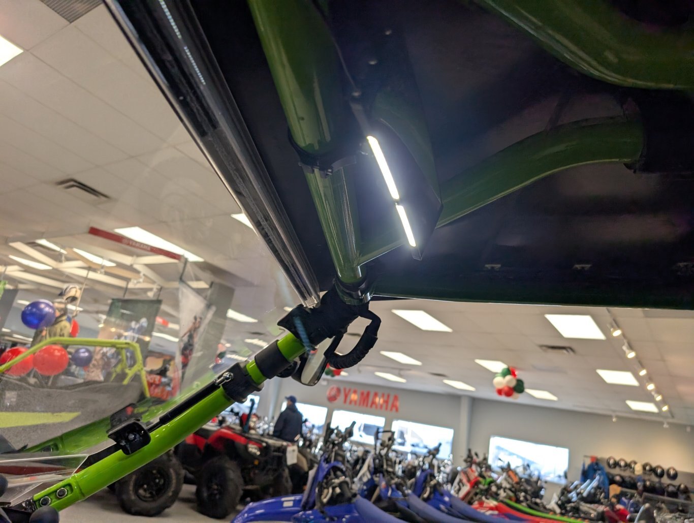 2018 ARCTIC CAT WILDCAT 700 SPORT LIMITED. CHARGÉ ! SEULEMENT 1100 KMS ! TREUIL, PARE-BUFFLE AVANT, BARRES DE LUMIÈRE LED AVANT ET ARRIÈRE, PARE-BRISE AVANT ET ARRIÈRE. LUMIÈRES INTÉRIEURES. ARCEAU DE SÉCURITÉ À DOUBLE SUPPORT AVEC TOIT. sIÈGES DE COURSE AVEC HARNAIS 4 POINTS. SUSPENSION ELKA. MACHINE TRÈS PROPRE ET LARGEUR DE VOIE DE 50 POUR DESCENDRE LA PLUPART DES SENTIERS SERRÉS !