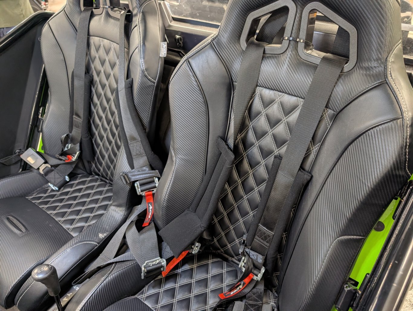 2018 ARCTIC CAT WILDCAT 700 SPORT LIMITED. CHARGÉ ! SEULEMENT 1100 KMS ! TREUIL, PARE-BUFFLE AVANT, BARRES DE LUMIÈRE LED AVANT ET ARRIÈRE, PARE-BRISE AVANT ET ARRIÈRE. LUMIÈRES INTÉRIEURES. ARCEAU DE SÉCURITÉ À DOUBLE SUPPORT AVEC TOIT. sIÈGES DE COURSE AVEC HARNAIS 4 POINTS. SUSPENSION ELKA. MACHINE TRÈS PROPRE ET LARGEUR DE VOIE DE 50 POUR DESCENDRE LA PLUPART DES SENTIERS SERRÉS !