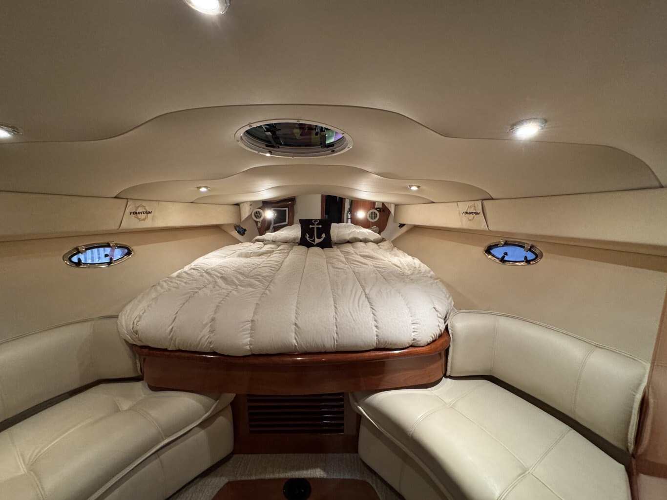 2005 Fountain 48 Express Cruiser