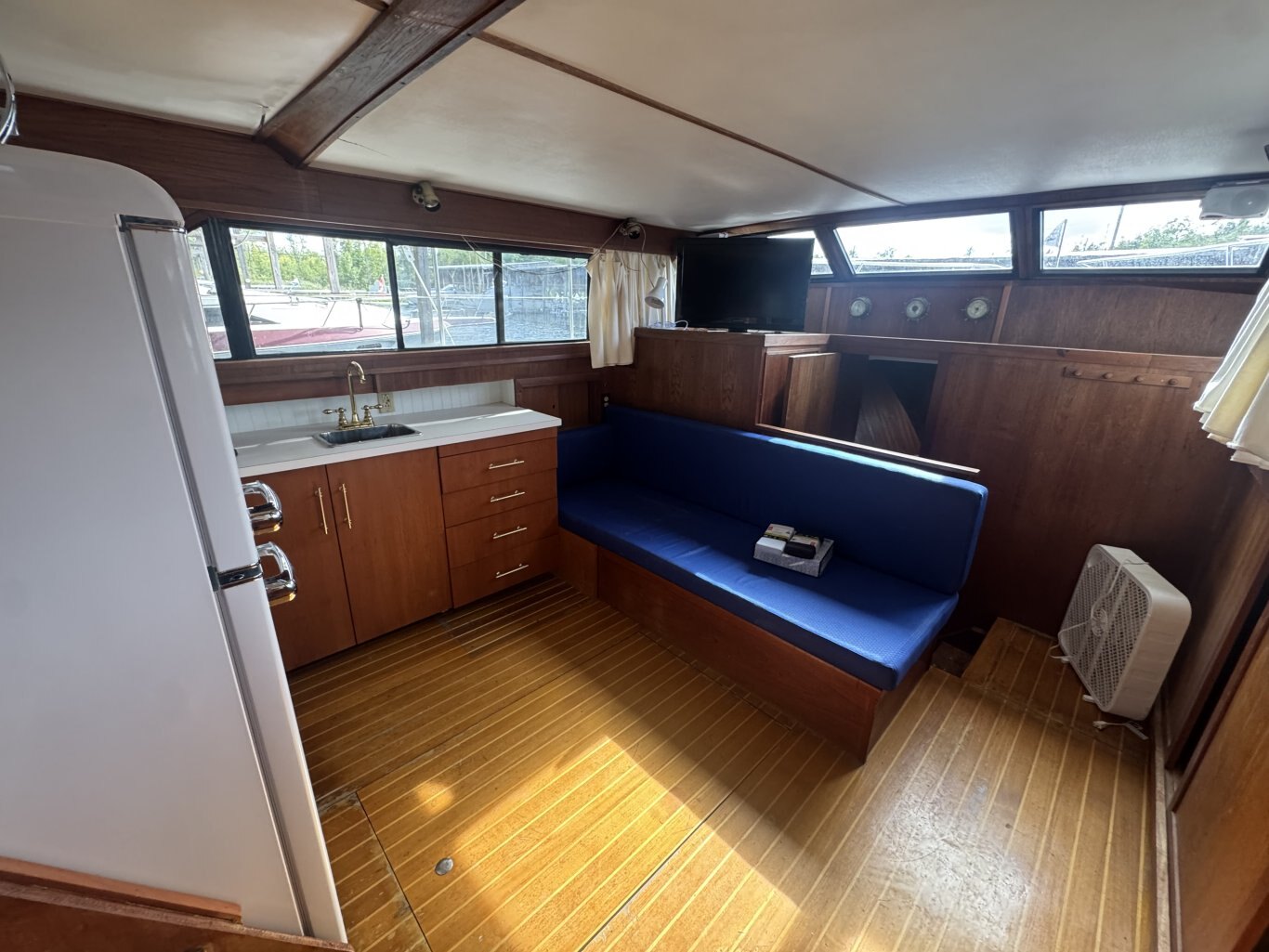 1974 Trojan 36 Tri Cabin