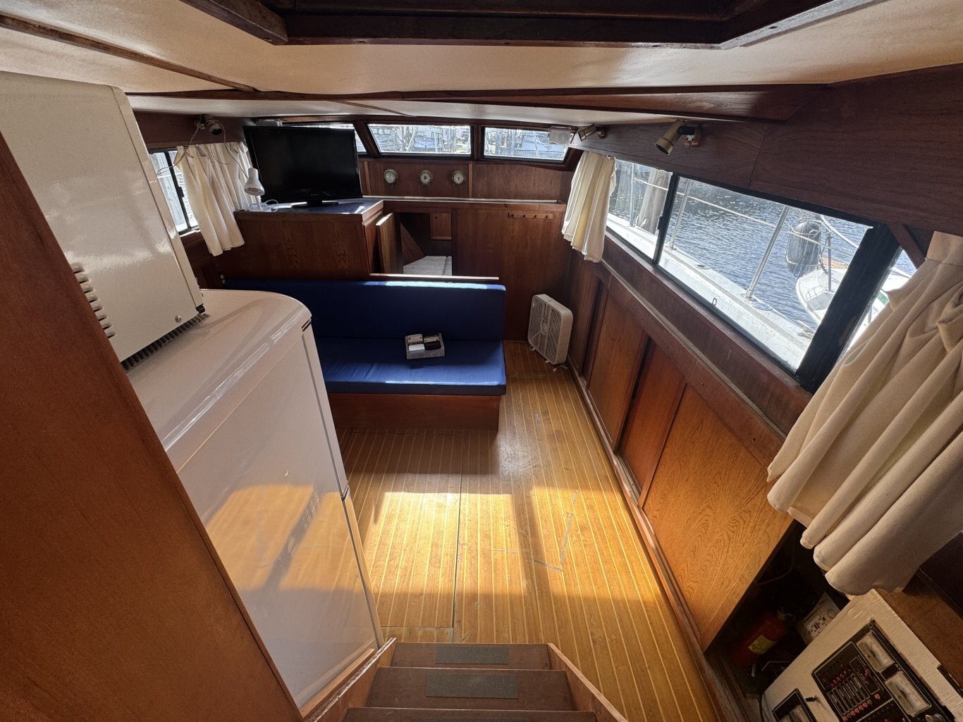 1974 Trojan 36 Tri Cabin