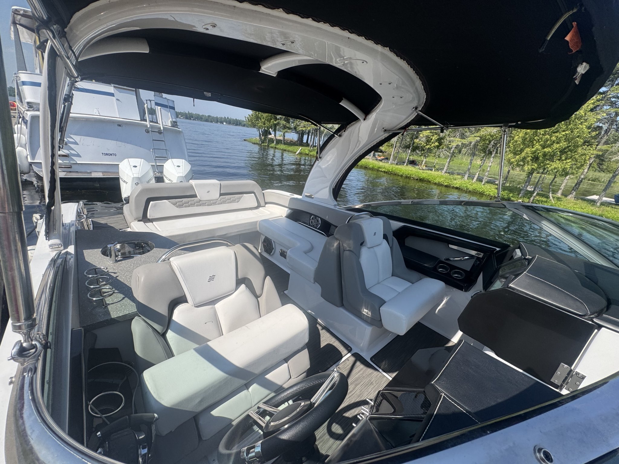 2019 Four Winns Horizon 290 OB