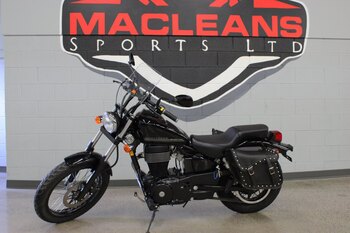 2023 Suzuki Boulevard M109R Candy Daring Red / Glass Sparkle Black