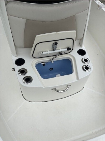 2017 BOSTON WHALER 210 DAUNTLESS