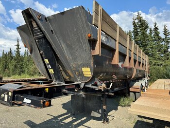 M&M Tridem gravel trailer