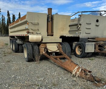 M&M Tridem gravel trailer