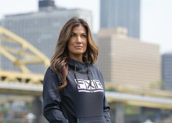 Balance Cropped Pullover Hoodie Merlot