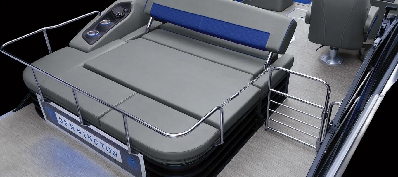 2025 Bennington L23 Swingback Bowrider w/ Arch 23 LTSBA