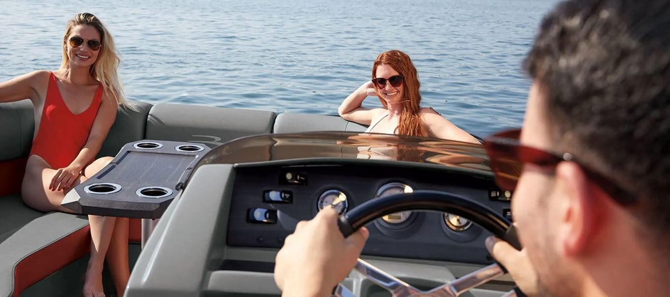 2025 Bennington L23 Swingback Bowrider w/ Arch 23 LTSBA