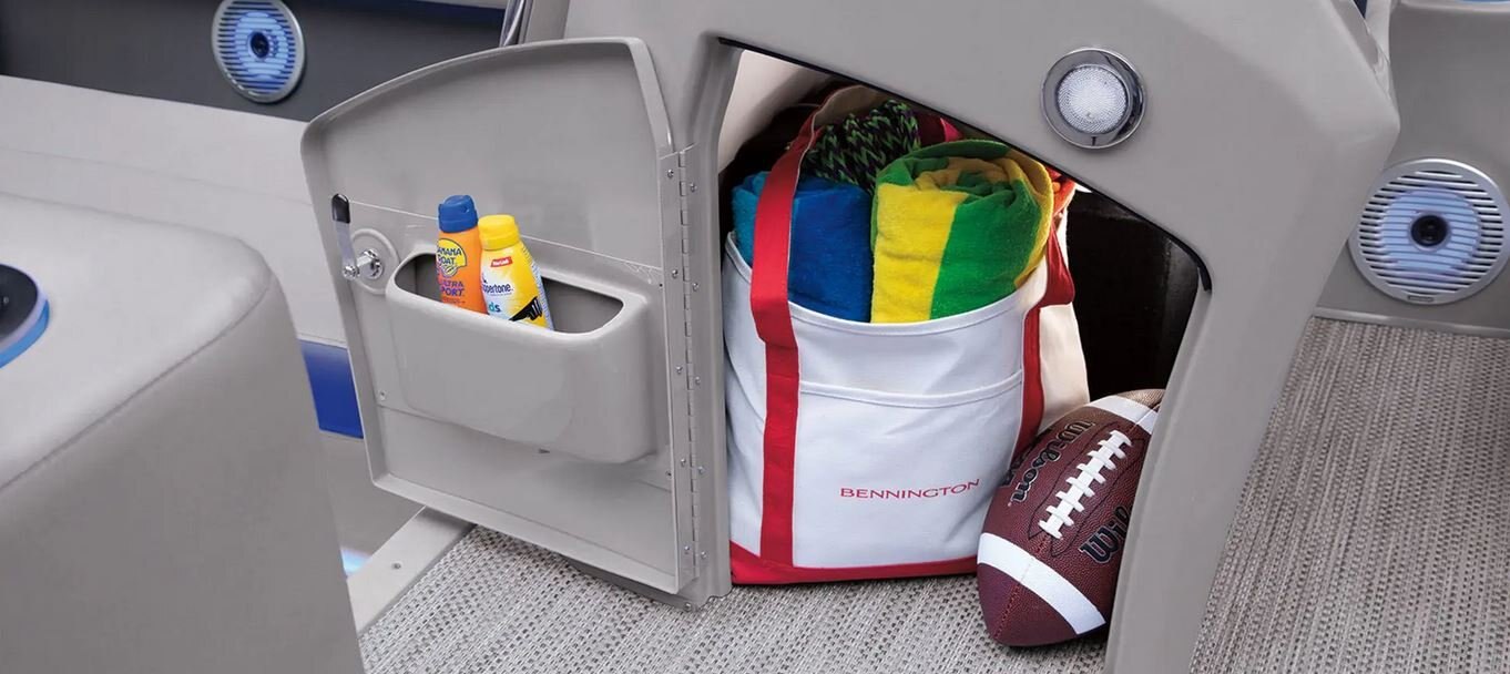 2025 Bennington L23 Swingback Bowrider w/ Arch 23 LTSBA