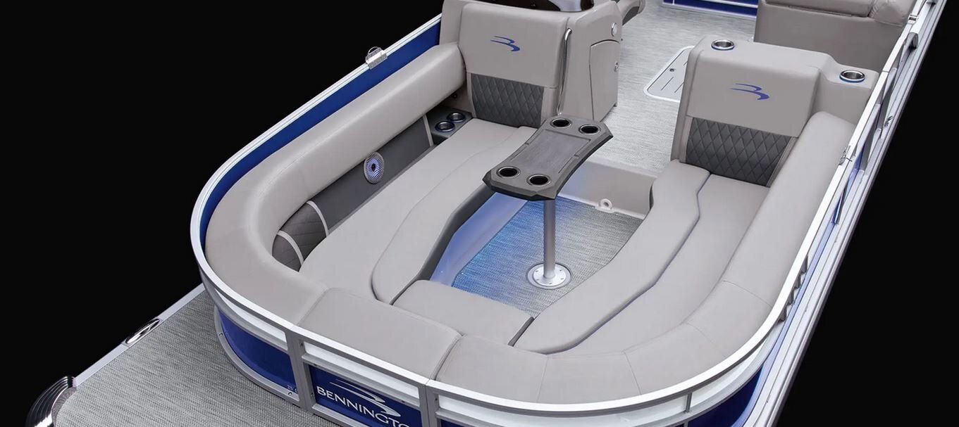 2025 Bennington L23 Swingback Bowrider w/ Arch 23 LTSBA