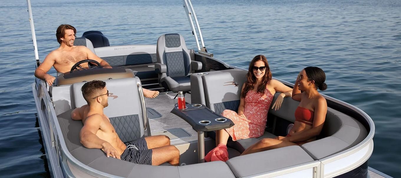 2025 Bennington L23 Swingback Bowrider w/ Arch 23 LTSBA