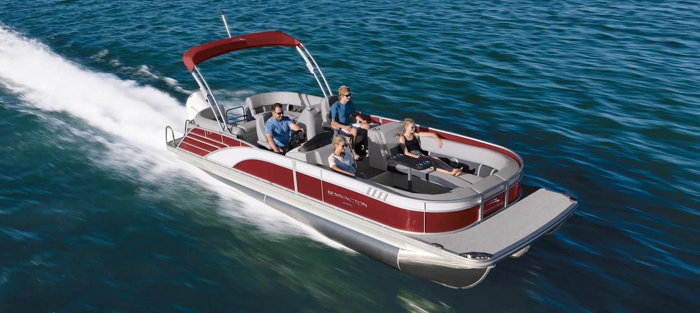 2025 Bennington L23 Swingback Bowrider w/ Arch 23 LTSBA