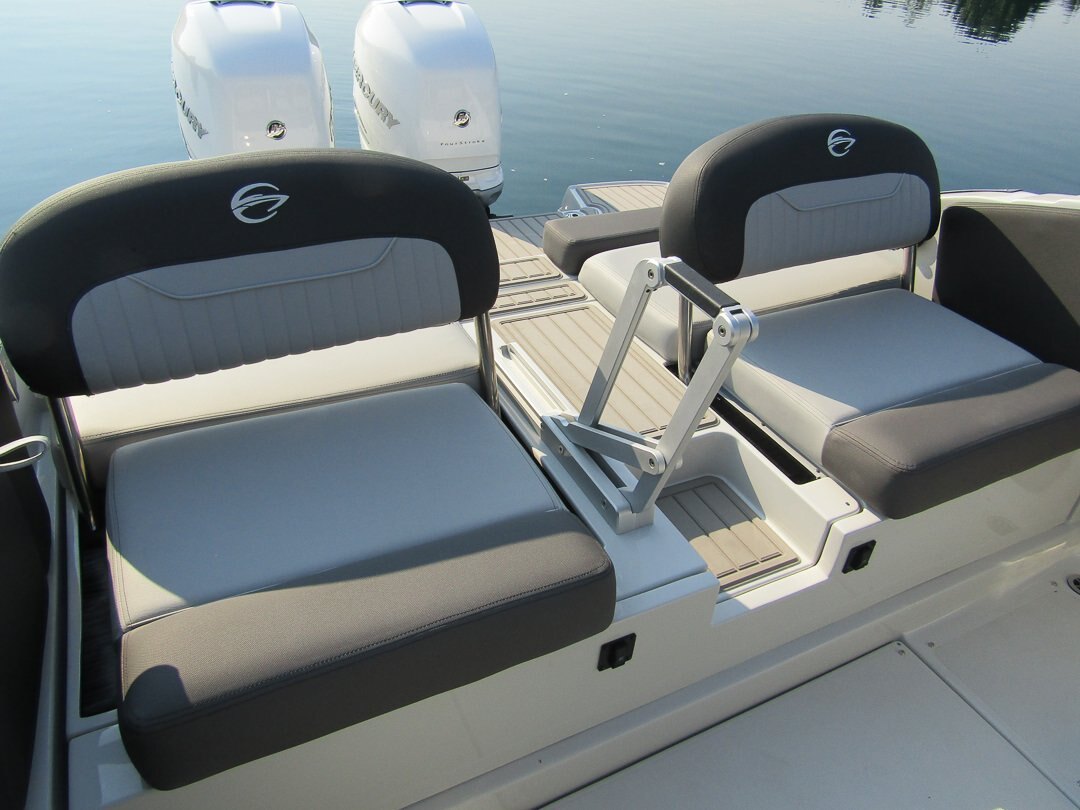 Crownline XSS Series 330 XSS