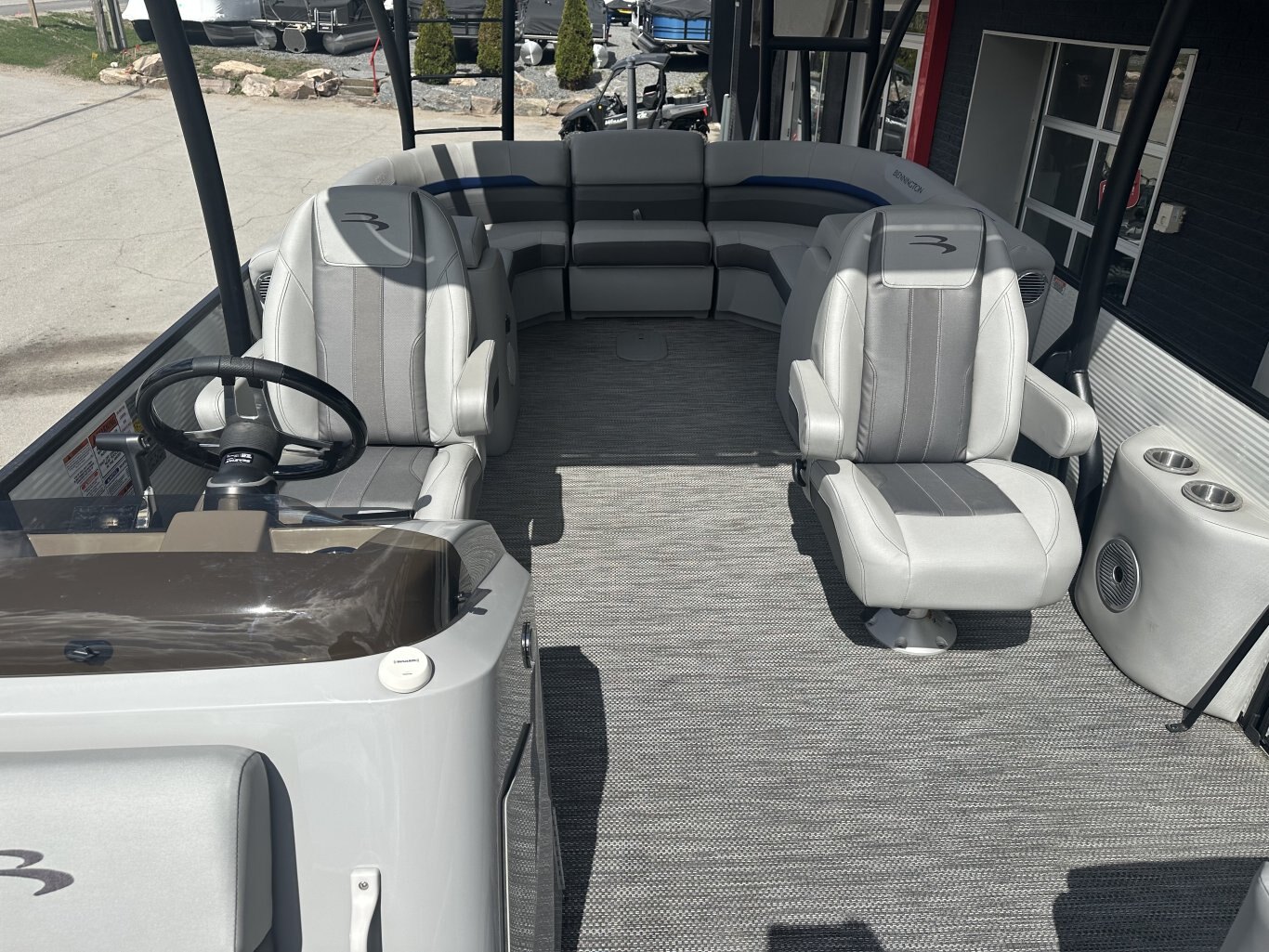 2023 Bennington 25 SXSRTD Top Deck Waterslide 175HP Yamaha VMAX SHO