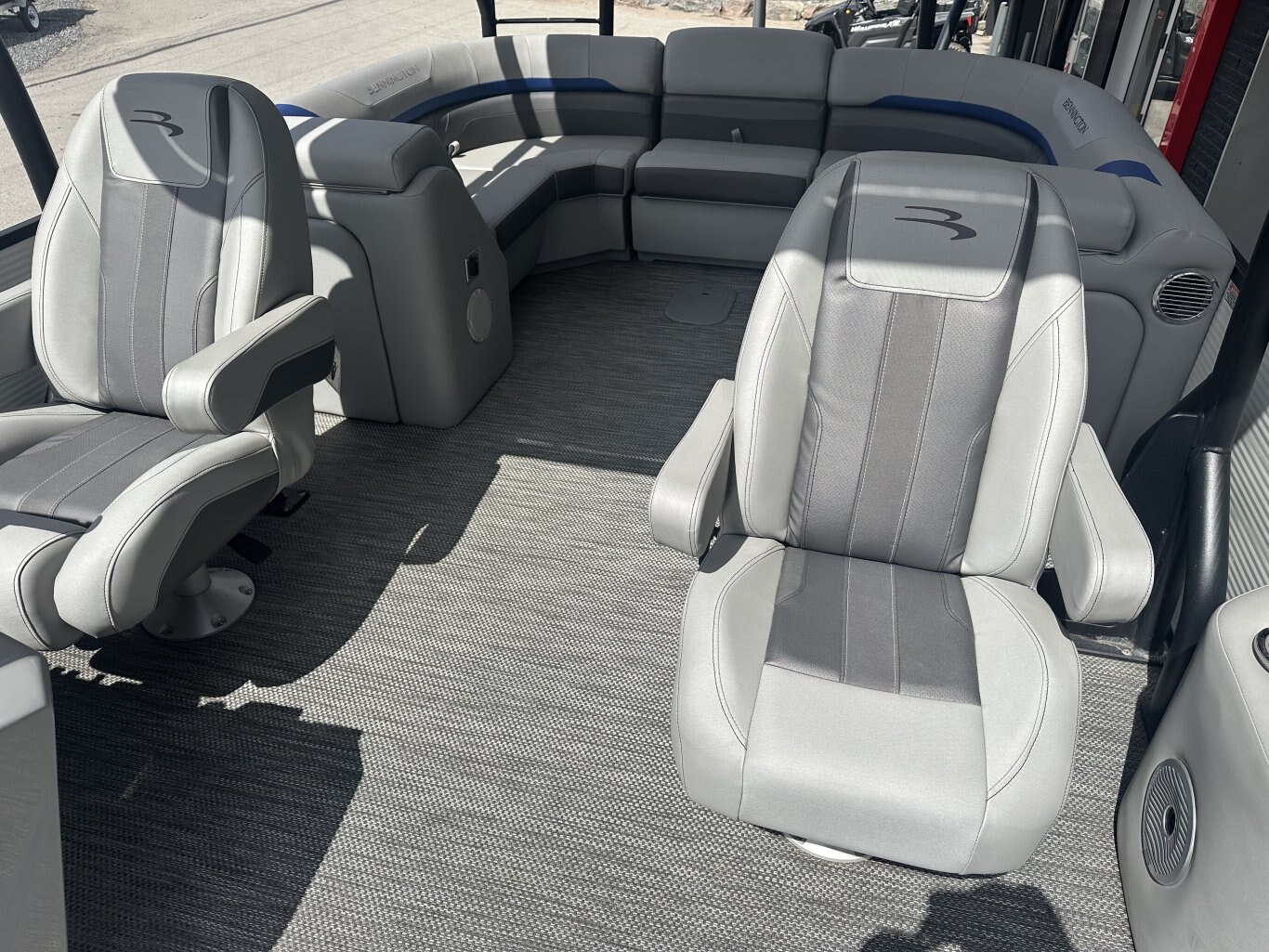 2023 Bennington 25 SXSRTD Top Deck Waterslide 175HP Yamaha VMAX SHO