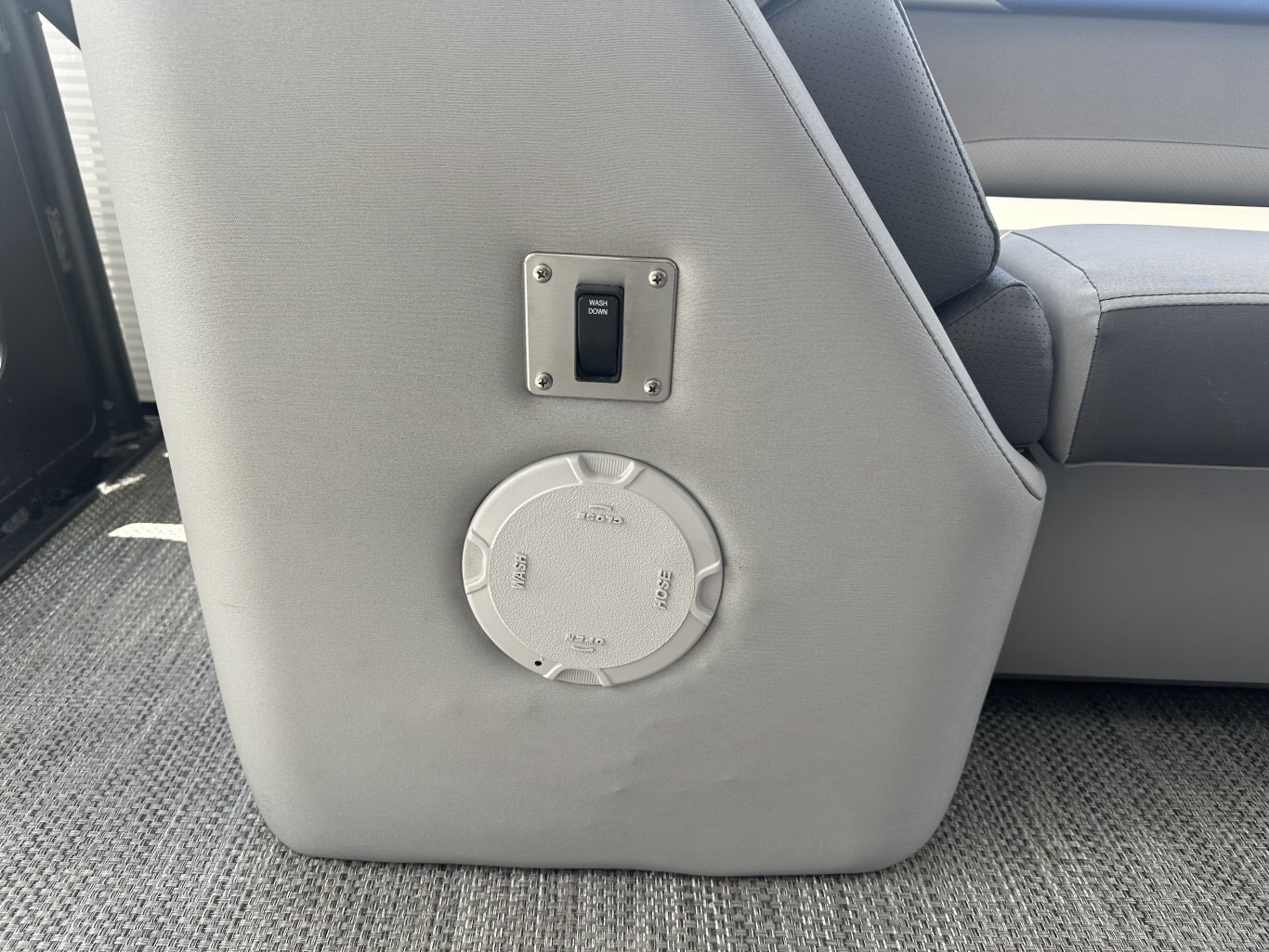 2023 Bennington 25 SXSRTD Top Deck Waterslide 175HP Yamaha VMAX SHO