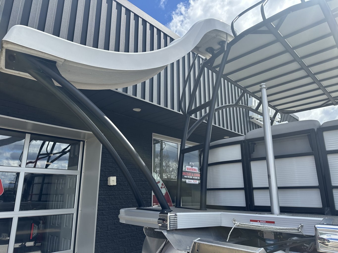 2023 Bennington 25 SXSRTD Top Deck Waterslide 175HP Yamaha VMAX SHO