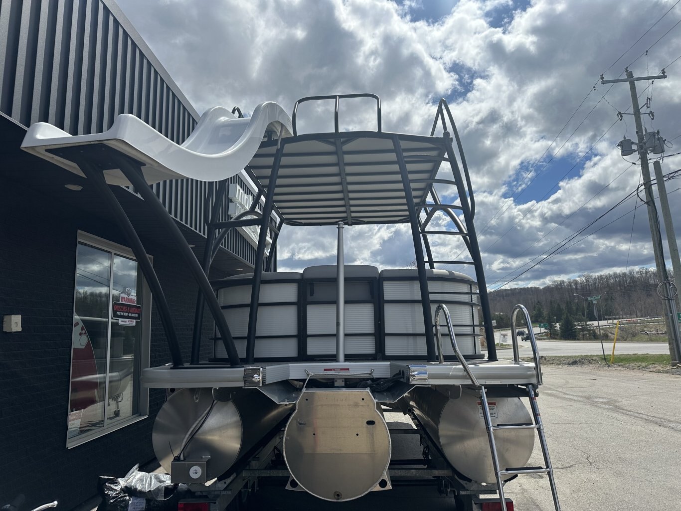 2023 Bennington 25 SXSRTD Top Deck Waterslide 175HP Yamaha VMAX SHO