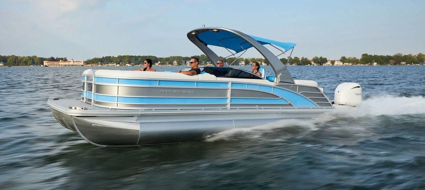 2026 Bennington R Line 23 R Stern Radius Quad Bench