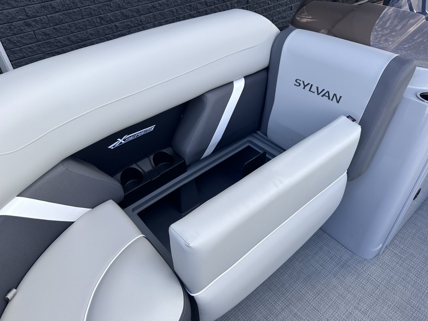 2025 Sylvan Mirage X1 Tri Toon 175HP Yamaha VMAX SHO