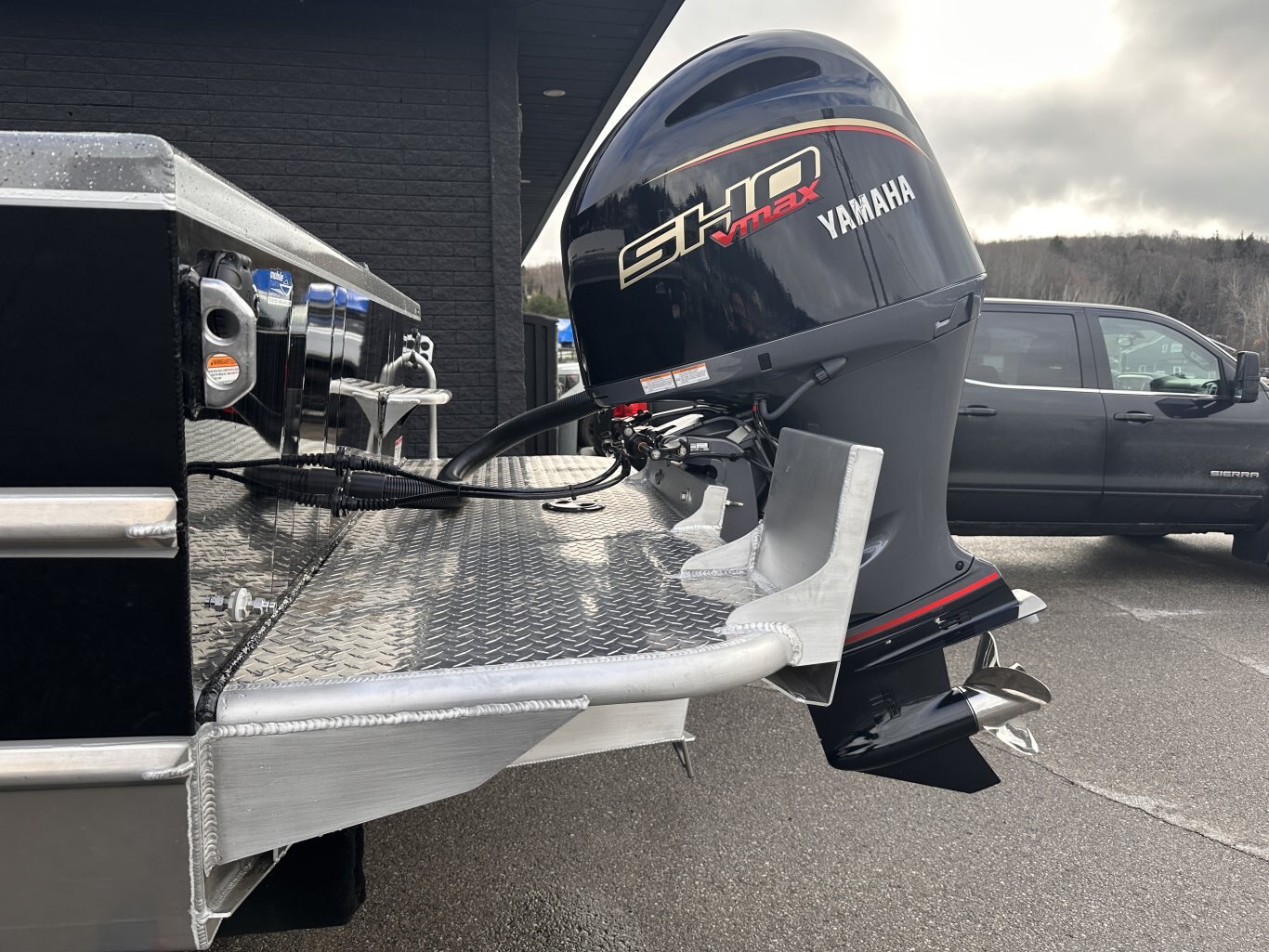 2026 LUND 185 HG YAMAHA 150HP VMAX SHO