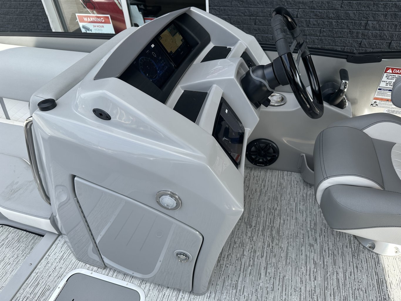 2026 BENNINGTON 23LTSB 250HP YAMAHA